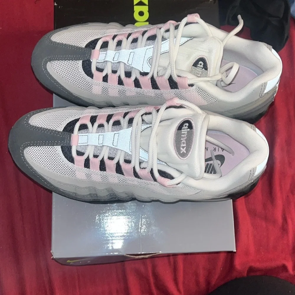 Nike women’s air